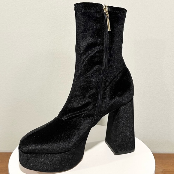 🌹LARROUDE🌹 Dolly Stretch Boot In Black Size: 8.5 - Picture 3 of 8
